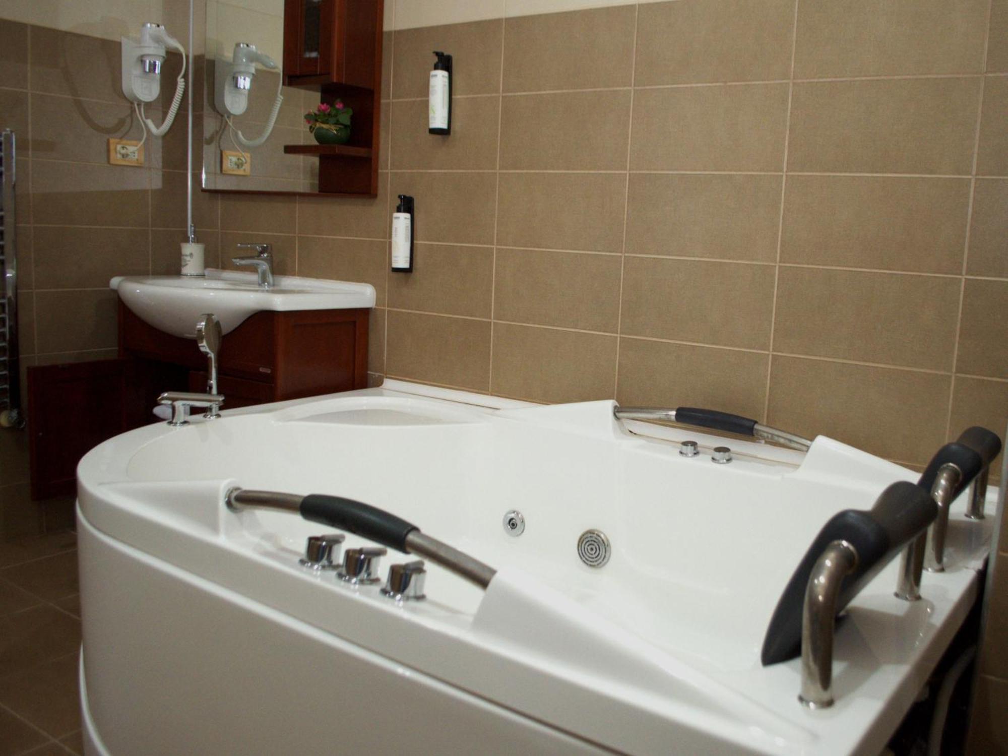 באקאו Hotel Emd מראה חיצוני תמונה