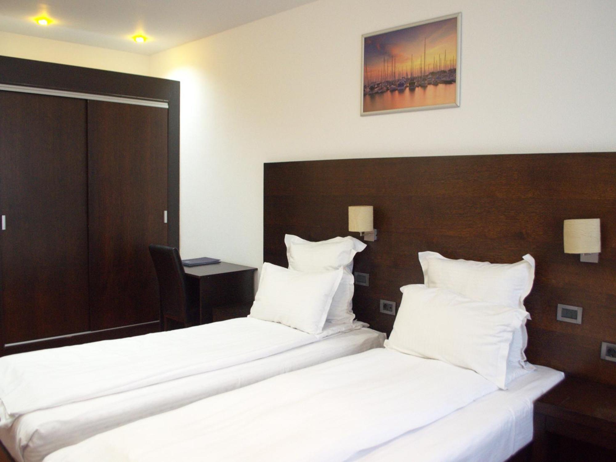 באקאו Hotel Emd מראה חיצוני תמונה
