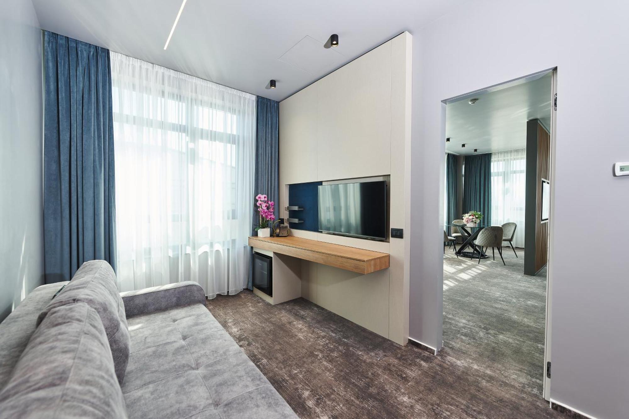 באקאו Hotel Emd מראה חיצוני תמונה