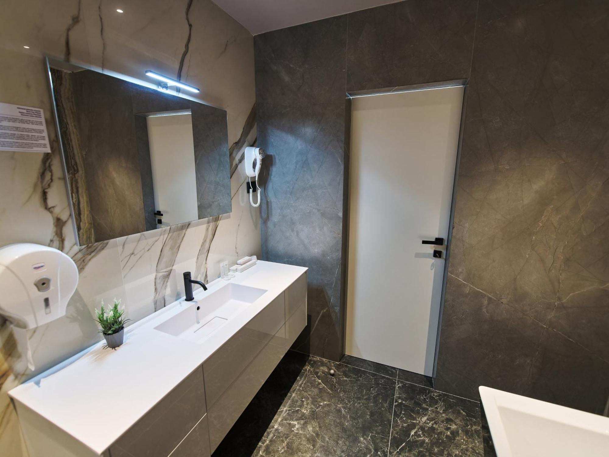 באקאו Hotel Emd מראה חיצוני תמונה
