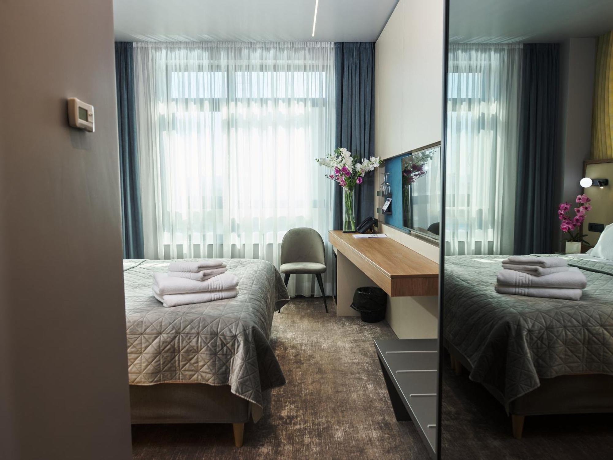 באקאו Hotel Emd מראה חיצוני תמונה