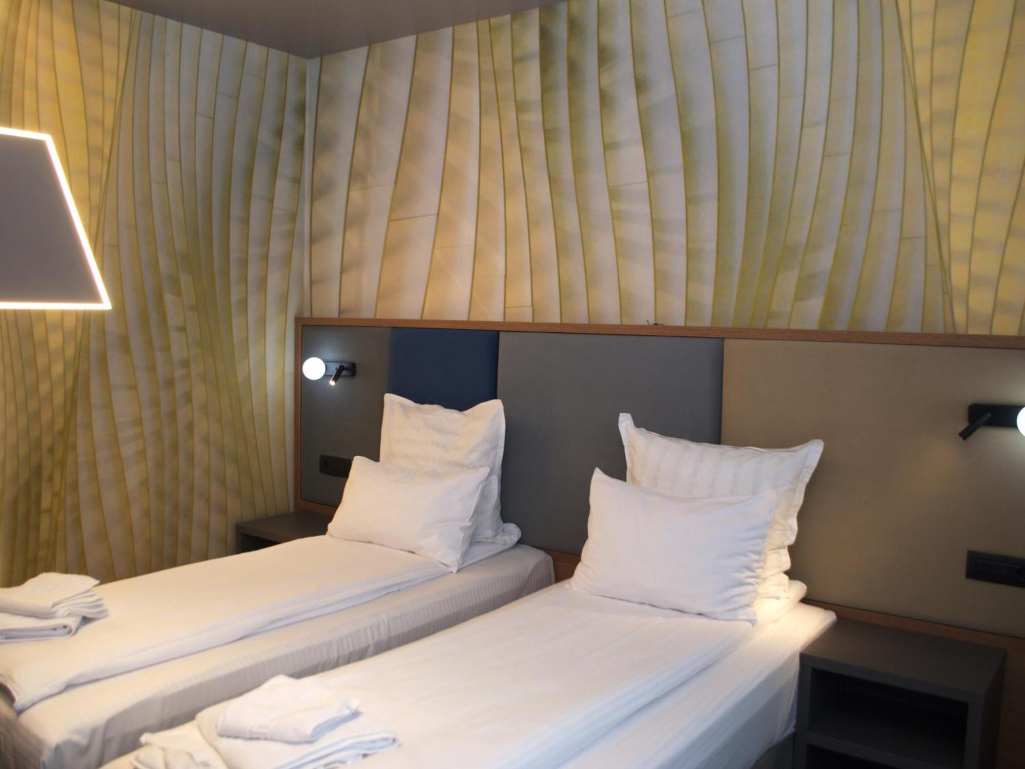 באקאו Hotel Emd מראה חיצוני תמונה